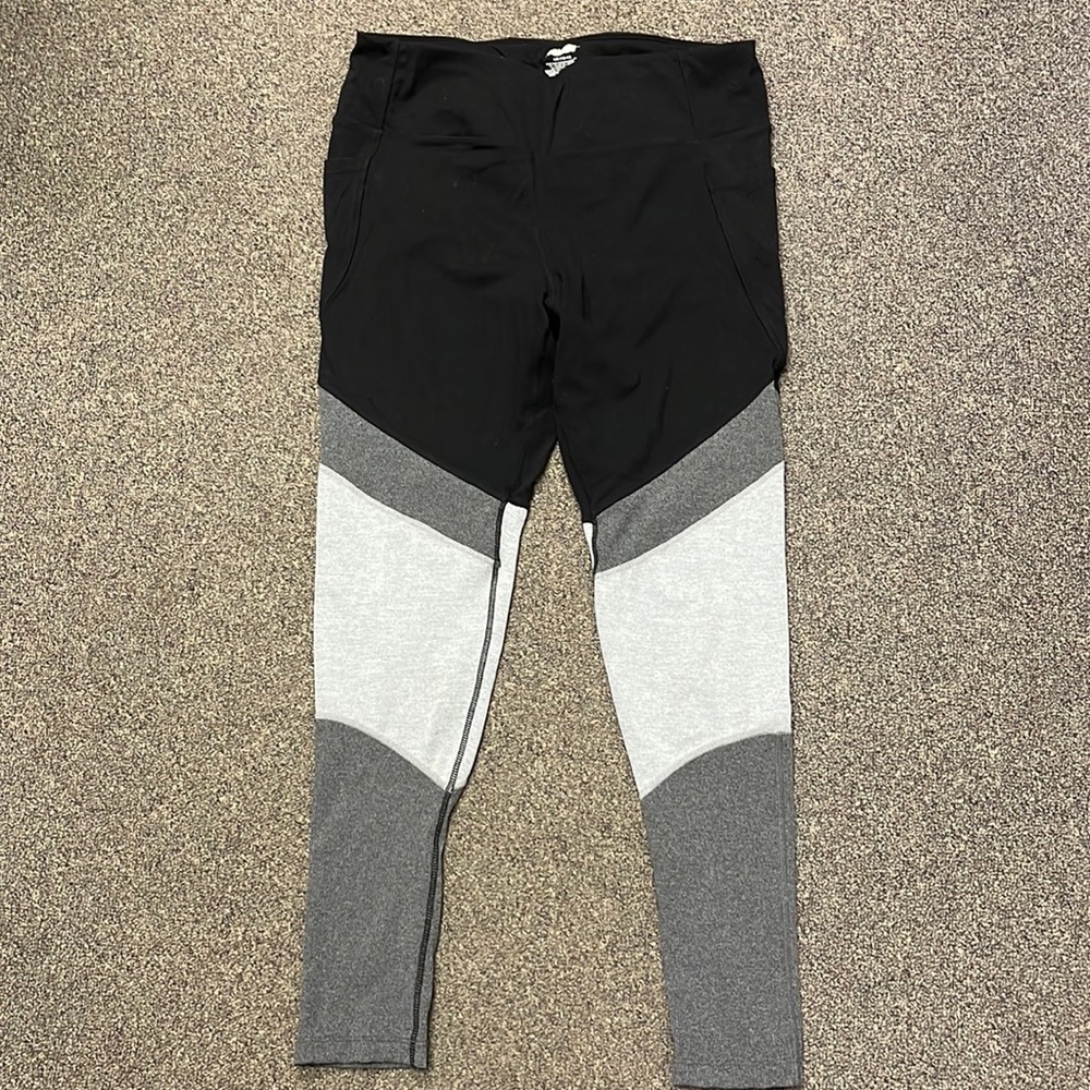 Women’s Workout Leggings w/ Pockets - L